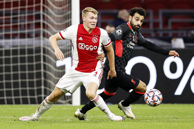 Salah (phải) được kỳ vọng sẽ ghi bàn vào lưới Ajax