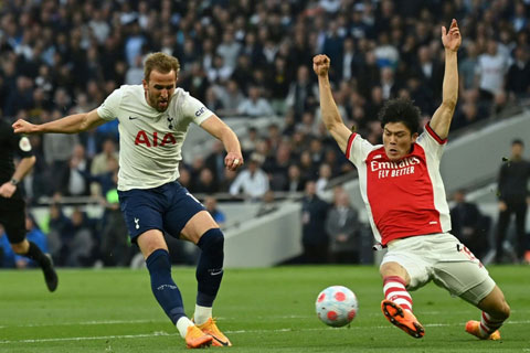 Arsenal (phải) đủ sức chặn đứng chuỗi bất bại của Tottenham từ đầu mùa