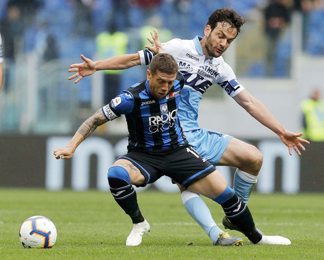 Mất chủ công Immobile, Lazio (áo sáng) khó lòng có điểm trước Atalanta