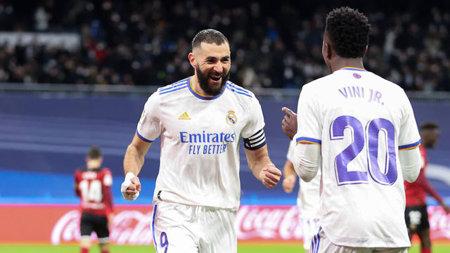 Gặp đối thủ “nhẹ ký” Valladolid là cơ hội để Real Madrid của song sát Benzema (trái)-Vinicius Jr mơ lấy lại ngôi đầu