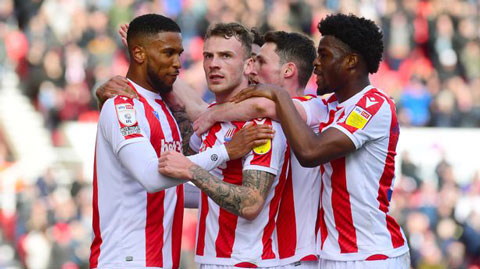 Soi kèo Stoke vs Huddersfield, 02h45 ngày 16/2