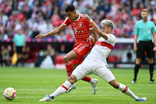 Thêm một cơ hội để cầu thủ trẻ Musiala (trái) nhảy múa vì đối thủ trận này của Bayern chỉ là… Stuttgart